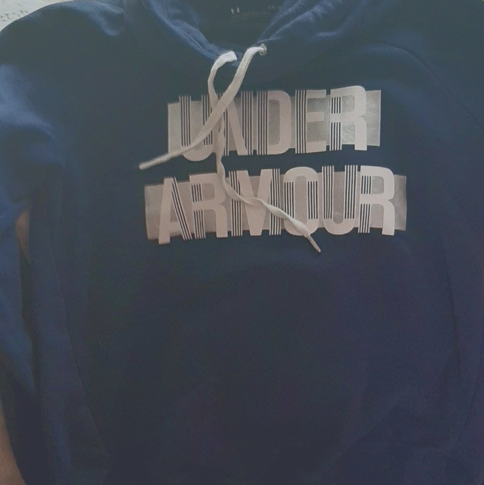Under armour sweatshirt